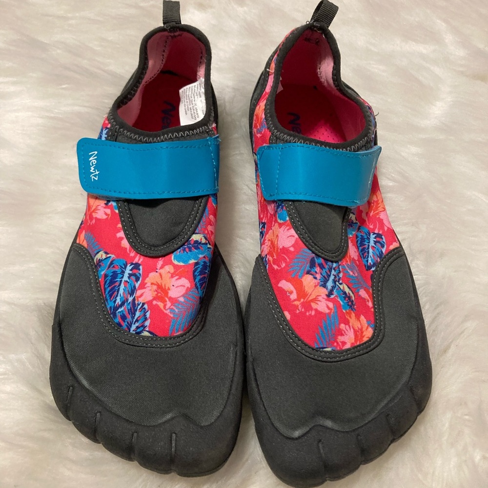 Newtz Water Beach Lake Boat Shoes women’s 9/10 neoprene tropical pattern‎ NEW